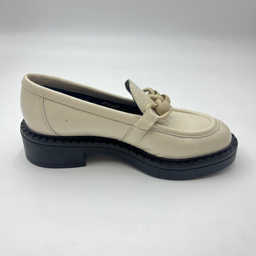 Mocassino Frau - Mocassino Beige Lucido con Suola Nera a Contrasto