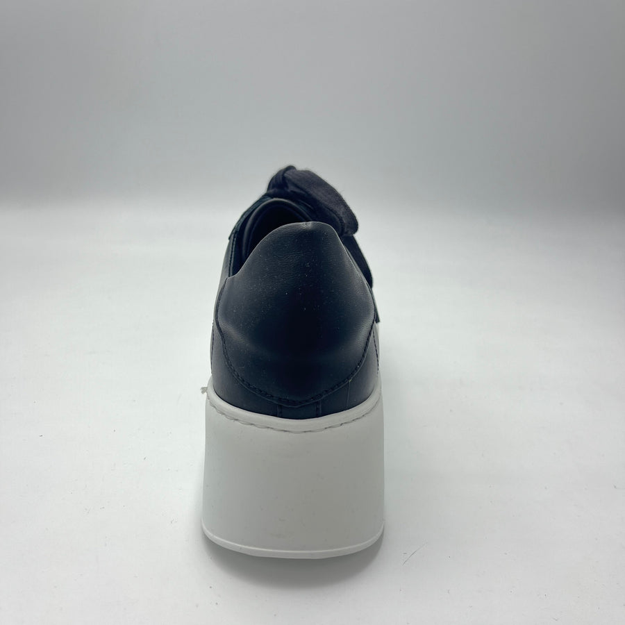 Sneaker Crown - Sneaker Nera con Maxi Gioielli Ape e Perle