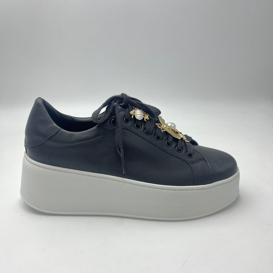 Sneaker Crown - Sneaker Nera con Maxi Gioielli Ape e Perle