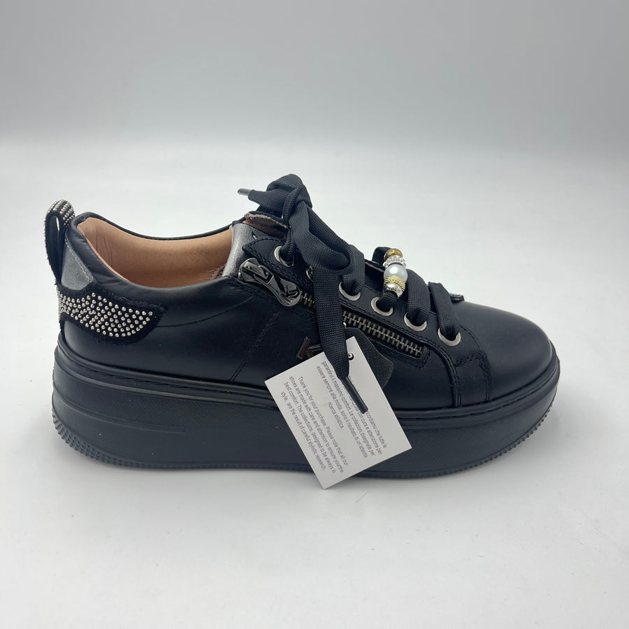 Sneaker Meline - Sneaker Platform Nera con Zip Laterale e Micro-Borchie