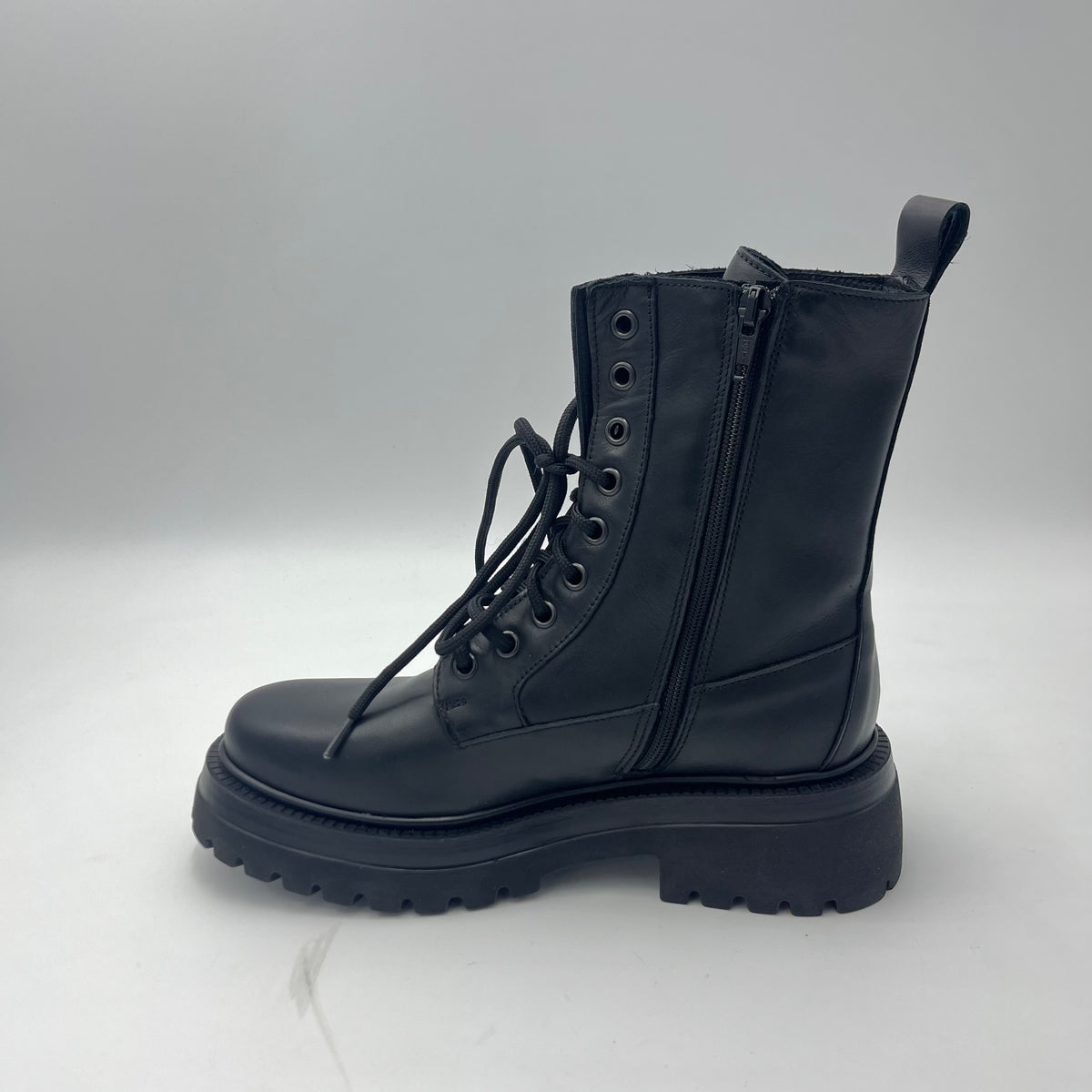 Anfibio Crown - Pelle Nera con Zip e Carrarmato