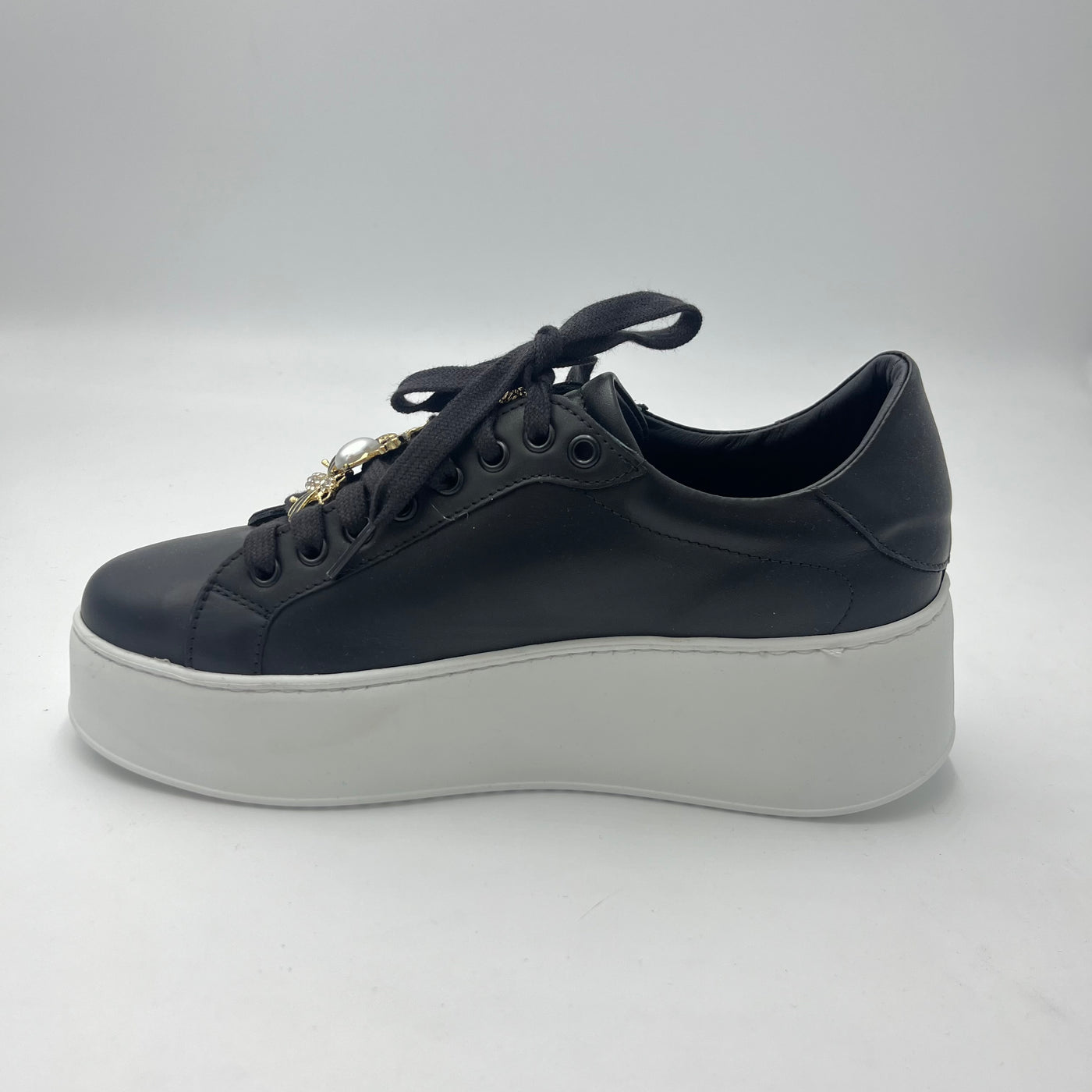 Sneaker Crown - Sneaker Nera con Maxi Gioielli Ape e Perle