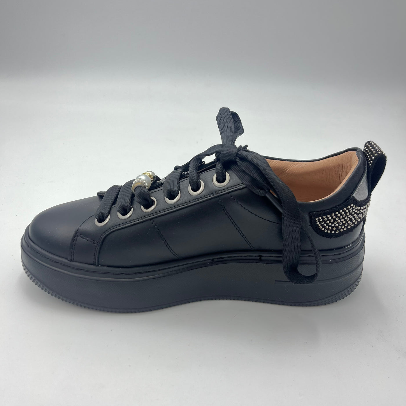 Sneaker Meline - Sneaker Platform Nera con Zip Laterale e Micro-Borchie
