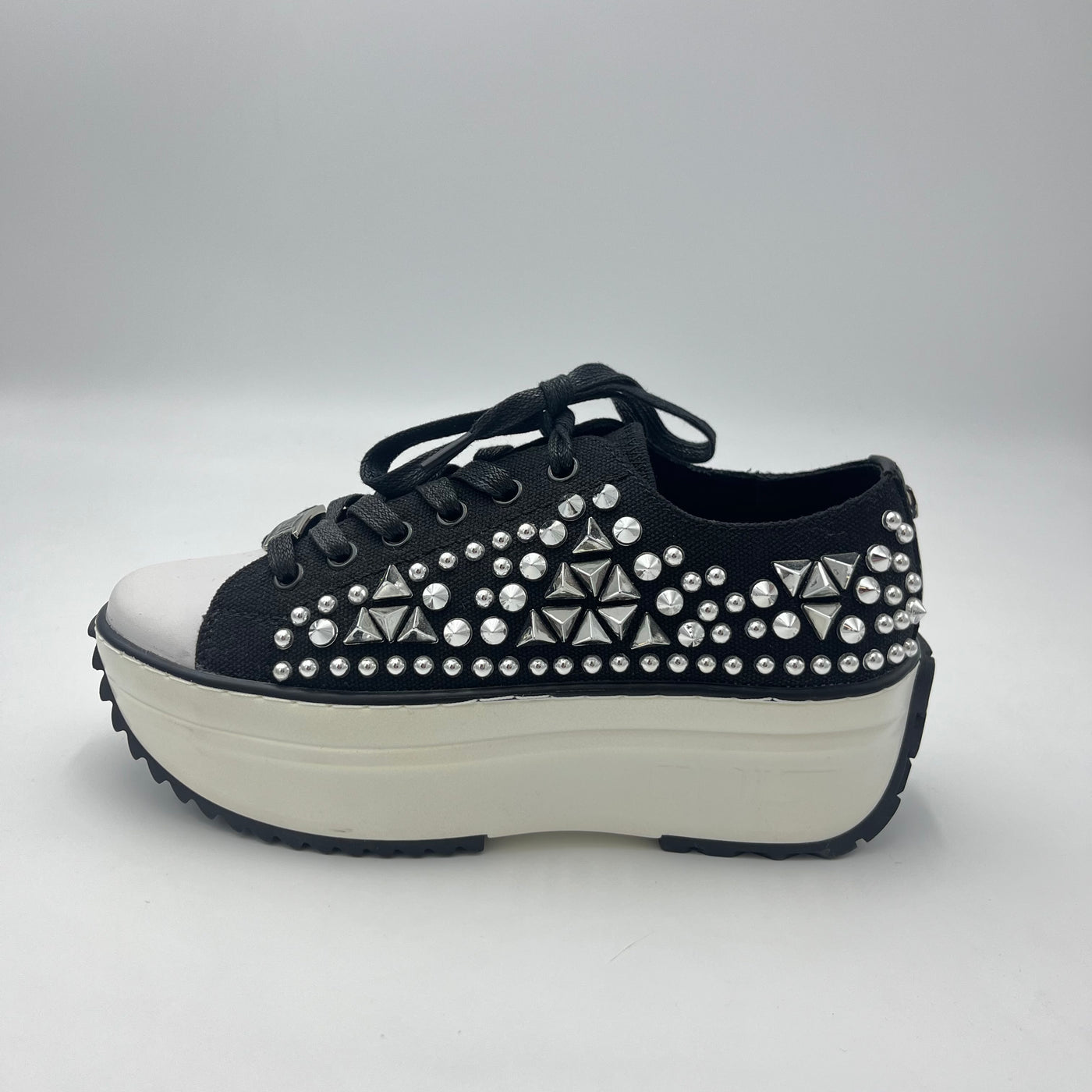 Sneaker Cult - Sneaker Platform in Tela Nera con Borchie e Dettagli Punk-Chic