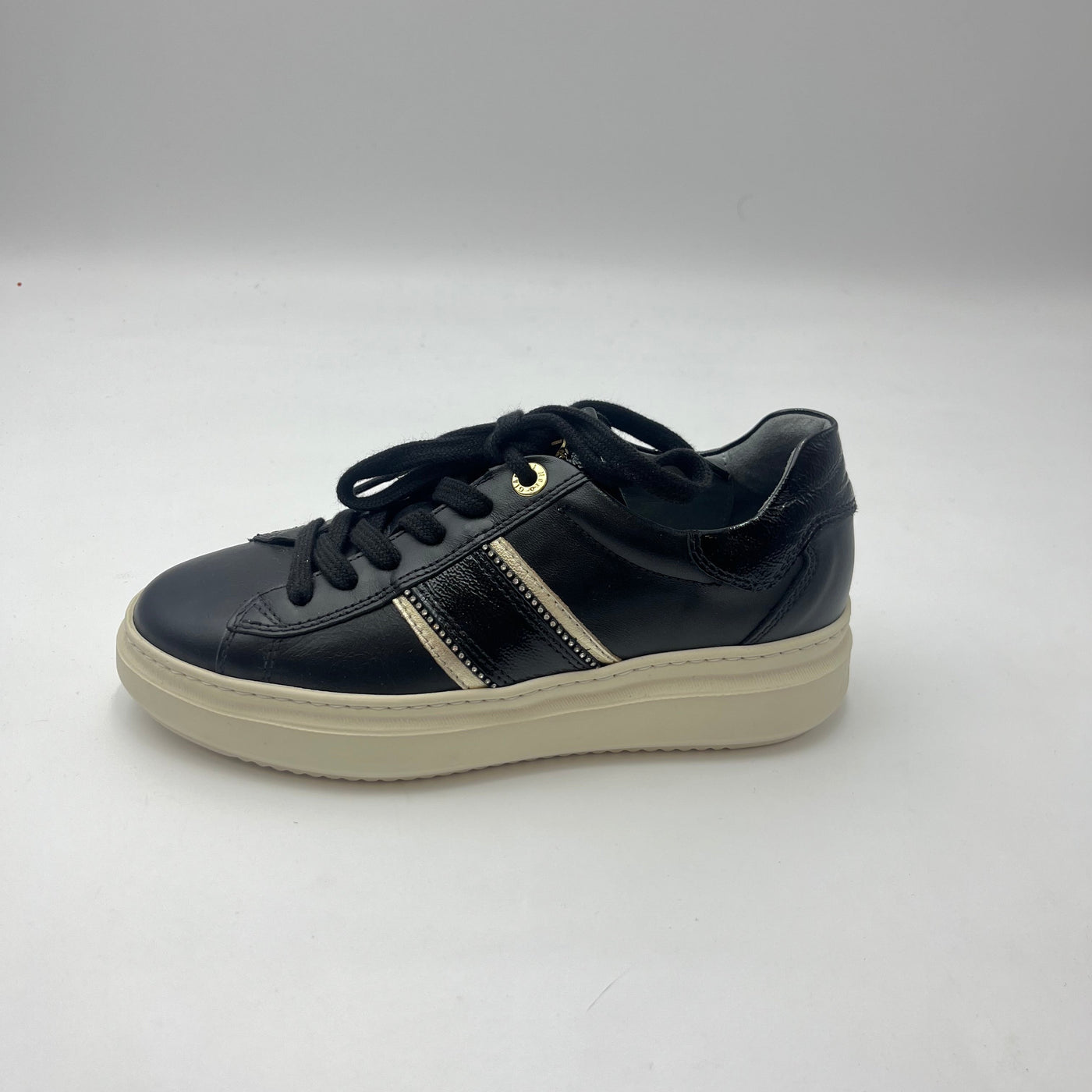 Sneaker Nero Giardini - Sneaker Nera in Pelle e Vernice con Profili Oro
