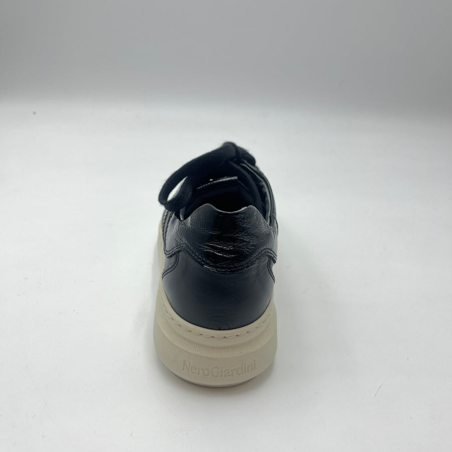 Sneaker Nero Giardini - Sneaker Nera in Pelle e Vernice con Profili Oro