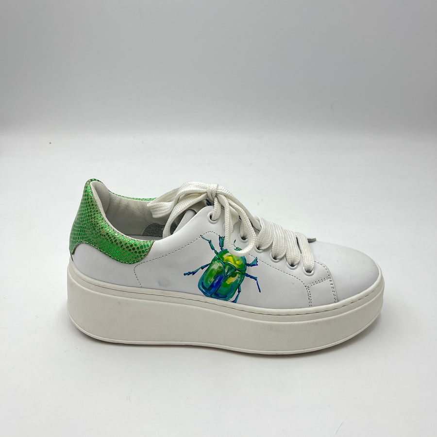 Sneaker Meline - Sneaker Platform Bianca con Scarabeo Dipinto e Dettaglio Green