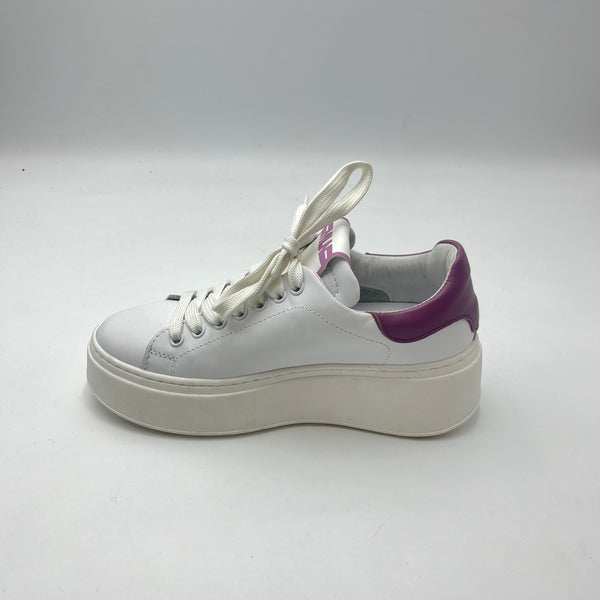 Sneaker Meline - Sneaker Platform Bianca con Logo Gold e Tallone Prugna